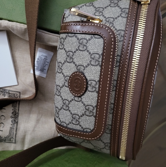 Authentic Gucci Belt Bag with Interlocking G - Picture 3 of 13